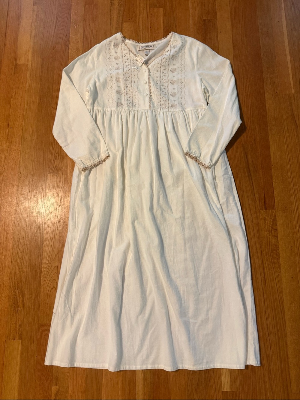 Victoria’s Secret country vintage NWT Cream  100% cotton embroidered nightgown